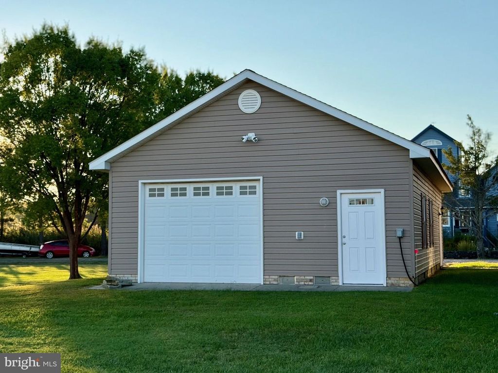 Image 36 of property listing at 16460 SAYRE POINT LN, Piney Point, MD 20674