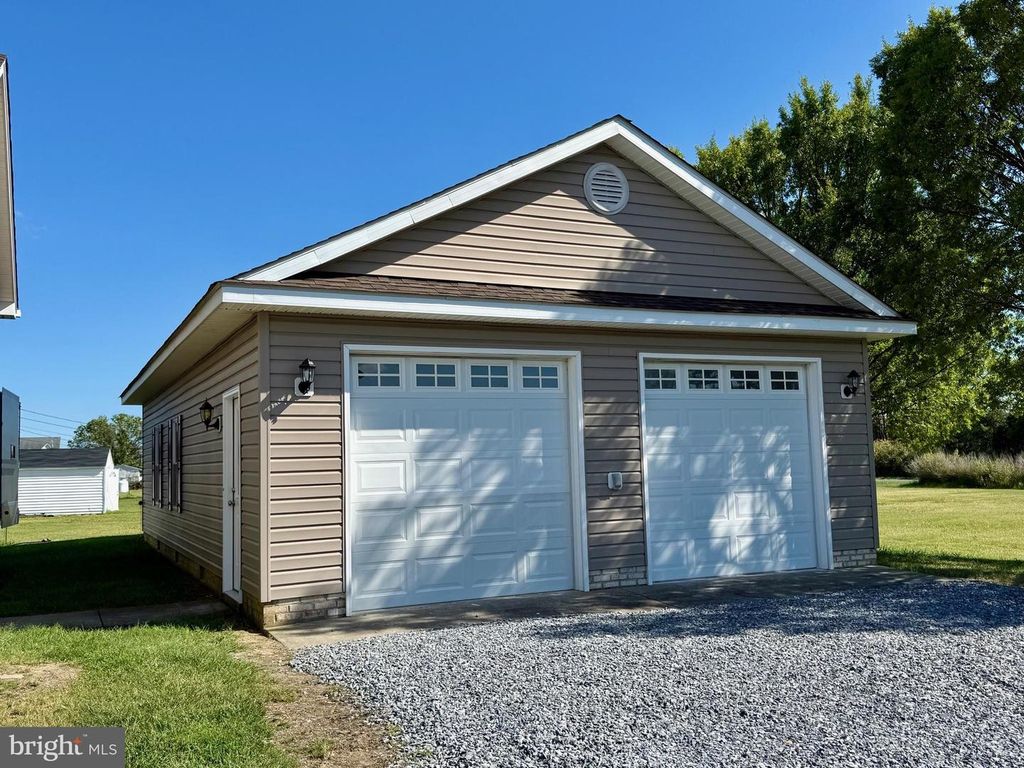 Image 38 of property listing at 16460 SAYRE POINT LN, Piney Point, MD 20674