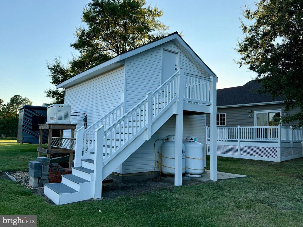 Image 39 of property listing at 16460 SAYRE POINT LN, Piney Point, MD 20674