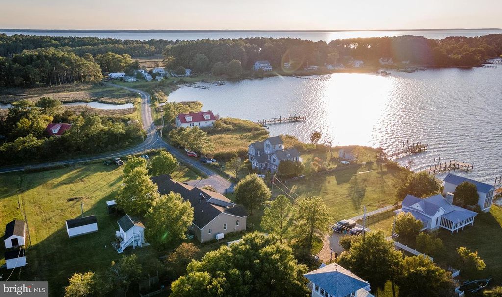 Image 4 of property listing at 16460 SAYRE POINT LN, Piney Point, MD 20674