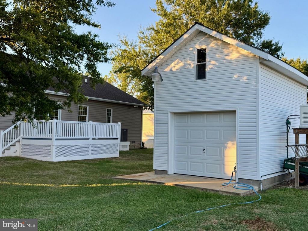 Image 41 of property listing at 16460 SAYRE POINT LN, Piney Point, MD 20674