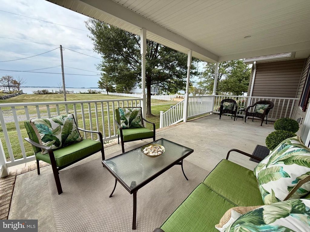 Image 9 of property listing at 16460 SAYRE POINT LN, Piney Point, MD 20674