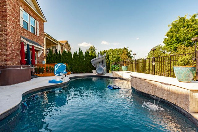 1705 Boardwalk Pl, Gallatin, TN 37066