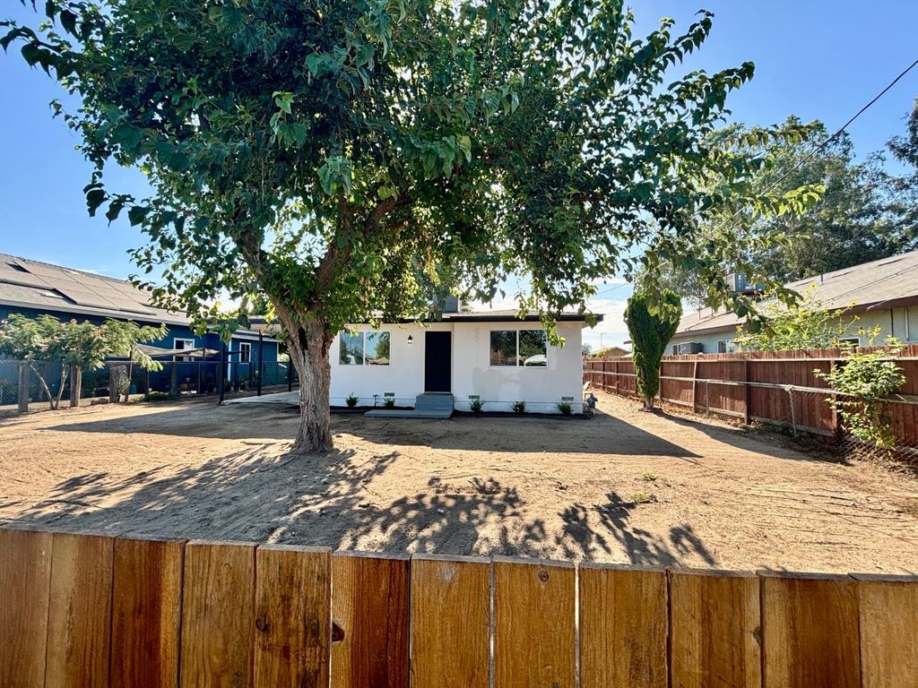 Image 1 of property listing at 9762 S Shaft Avenue, Selma, CA 93662