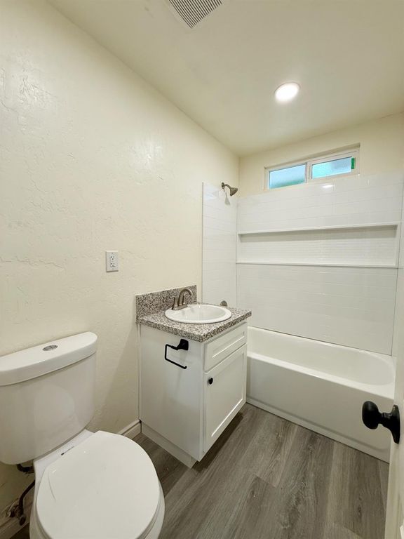 Image 4 of property listing at 9762 S Shaft Avenue, Selma, CA 93662