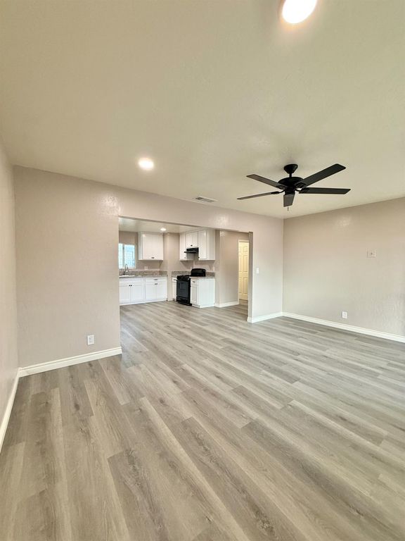 Image 5 of property listing at 9762 S Shaft Avenue, Selma, CA 93662