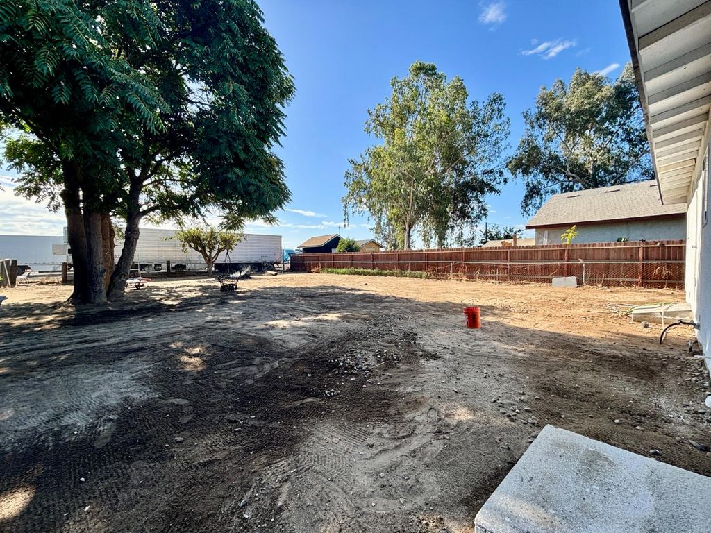 Image 8 of property listing at 9762 S Shaft Avenue, Selma, CA 93662