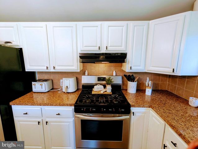 1719 JEFFERSON RD, Spring Grove, PA 17362