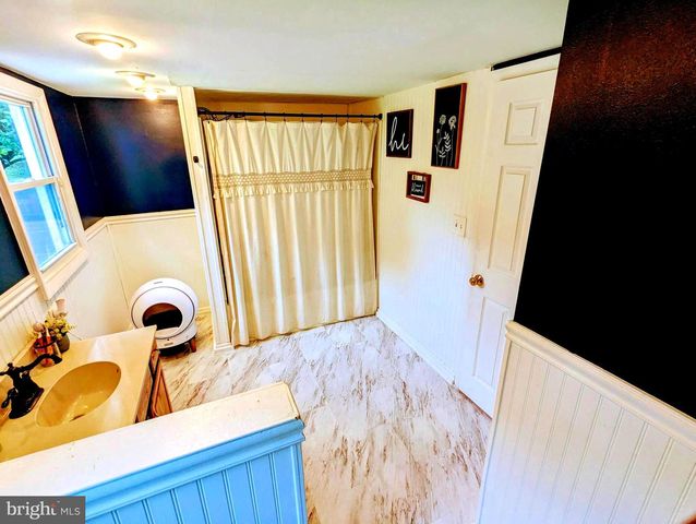1719 JEFFERSON RD, Spring Grove, PA 17362