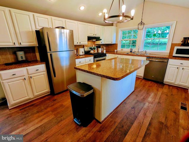 1719 JEFFERSON RD, Spring Grove, PA 17362