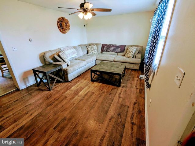 1719 JEFFERSON RD, Spring Grove, PA 17362