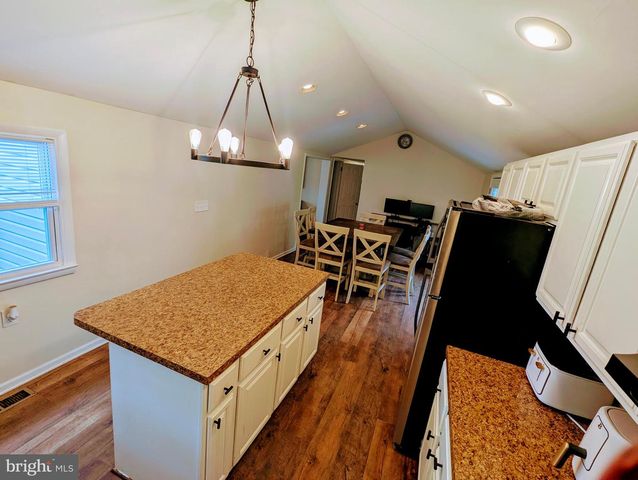 1719 JEFFERSON RD, Spring Grove, PA 17362