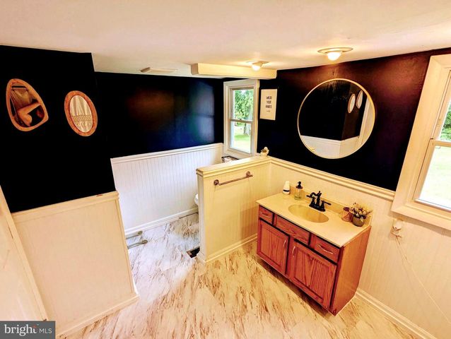 1719 JEFFERSON RD, Spring Grove, PA 17362