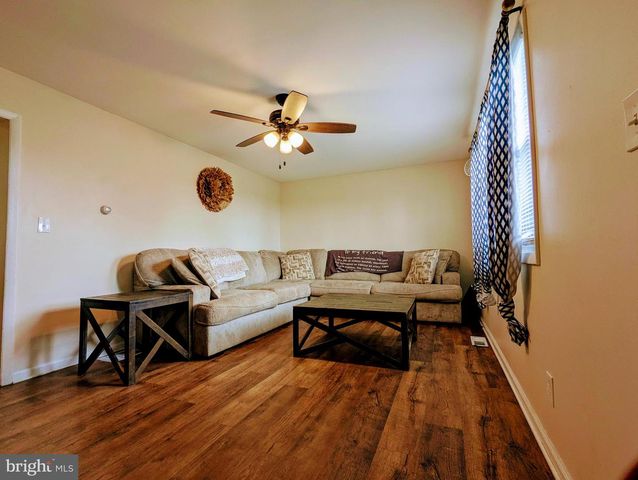 1719 JEFFERSON RD, Spring Grove, PA 17362