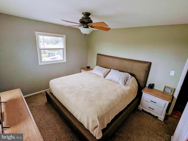 1719 JEFFERSON RD, Spring Grove, PA 17362