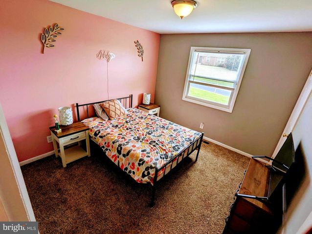 1719 JEFFERSON RD, Spring Grove, PA 17362