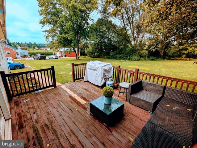 1719 JEFFERSON RD, Spring Grove, PA 17362