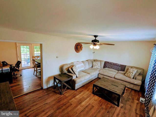 1719 JEFFERSON RD, Spring Grove, PA 17362