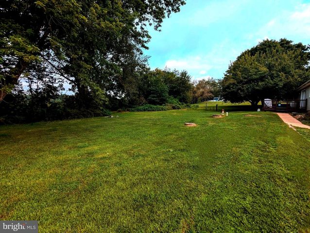 1719 JEFFERSON RD, Spring Grove, PA 17362