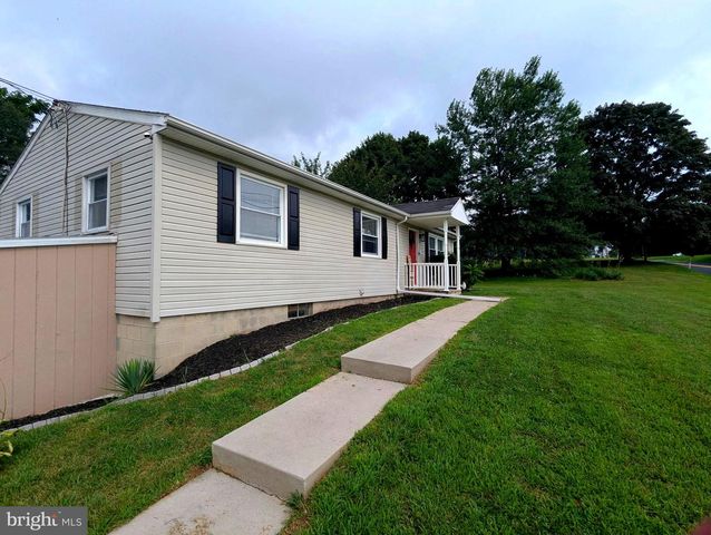 1719 JEFFERSON RD, Spring Grove, PA 17362