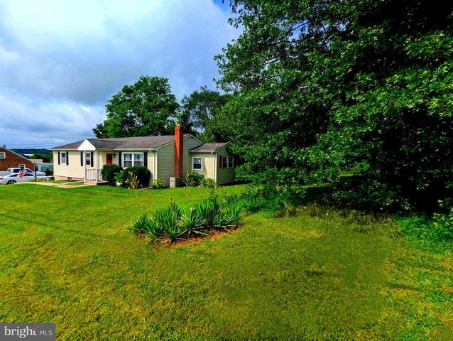 1719 JEFFERSON RD, Spring Grove, PA 17362