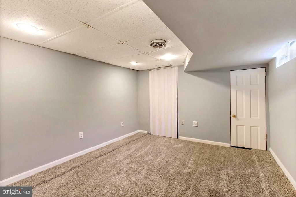 1719 JEFFERSON RD, Spring Grove, PA 17362