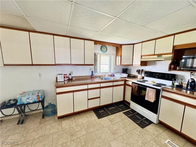 892 Homestead DR, North Fort Myers, FL 33917