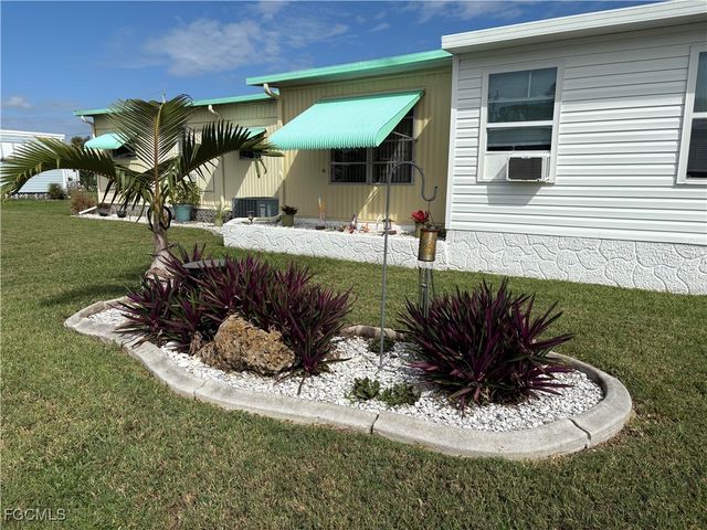 892 Homestead DR, North Fort Myers, FL 33917