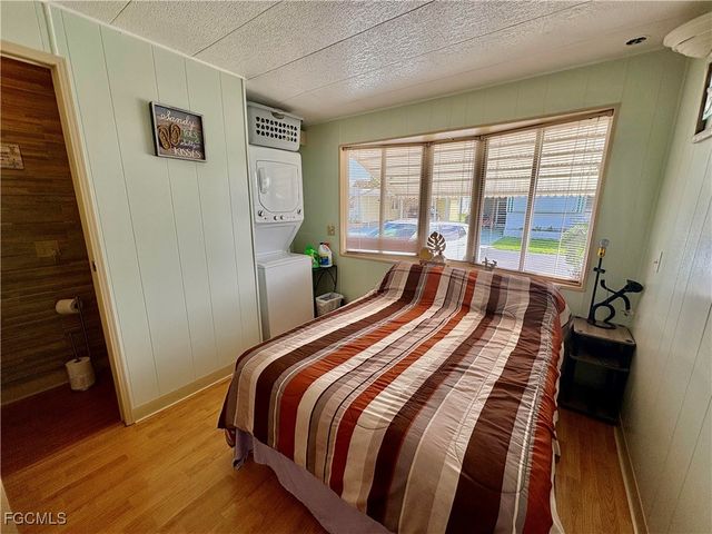 892 Homestead DR, North Fort Myers, FL 33917