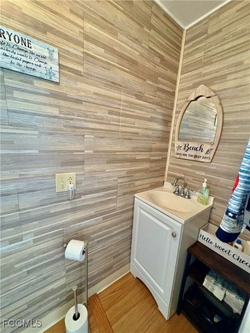 892 Homestead DR, North Fort Myers, FL 33917