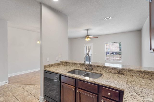 8868 Brown Pelican Cir, Navarre, FL 32566