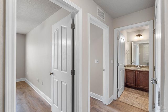 8868 Brown Pelican Cir, Navarre, FL 32566