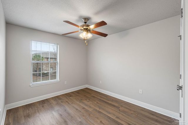 8868 Brown Pelican Cir, Navarre, FL 32566