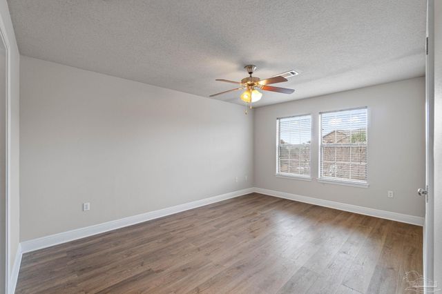 8868 Brown Pelican Cir, Navarre, FL 32566