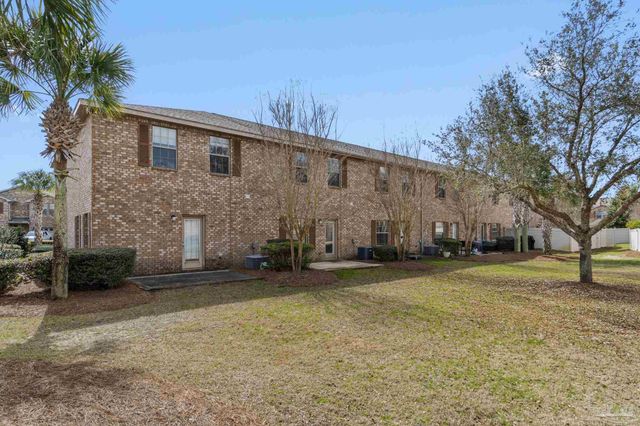 8868 Brown Pelican Cir, Navarre, FL 32566