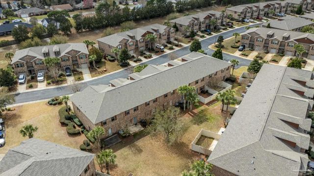 8868 Brown Pelican Cir, Navarre, FL 32566