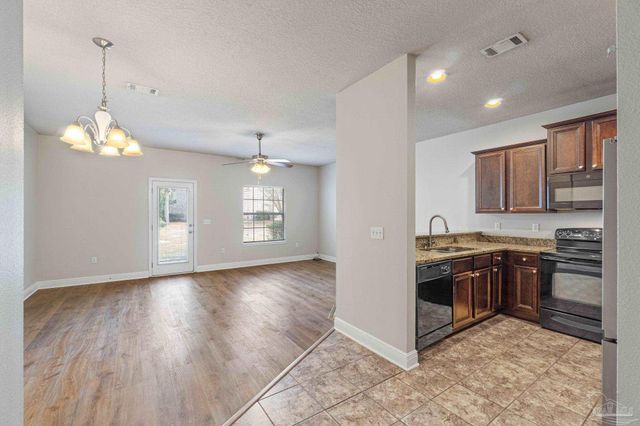 8868 Brown Pelican Cir, Navarre, FL 32566