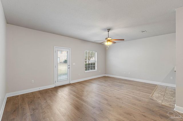 8868 Brown Pelican Cir, Navarre, FL 32566