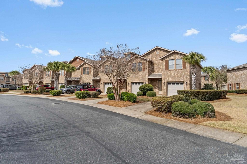 8868 Brown Pelican Cir, Navarre, FL 32566