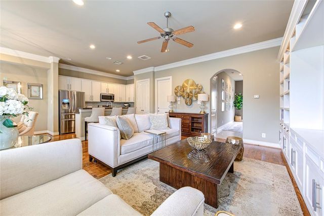 1110 Sherwood Trail, Houston, TX 77043