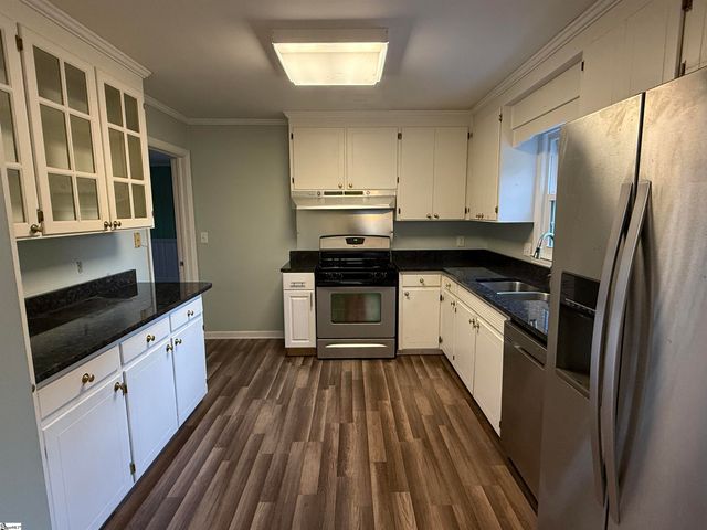 720 Calvert Avenue, Clinton, SC 29325