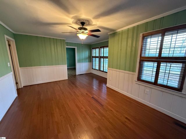 720 Calvert Avenue, Clinton, SC 29325