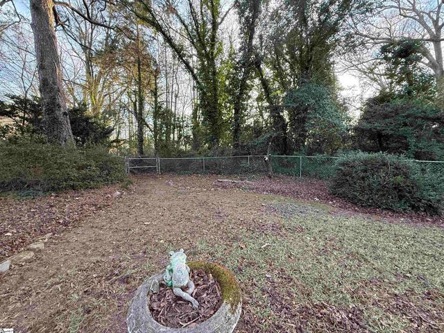 720 Calvert Avenue, Clinton, SC 29325