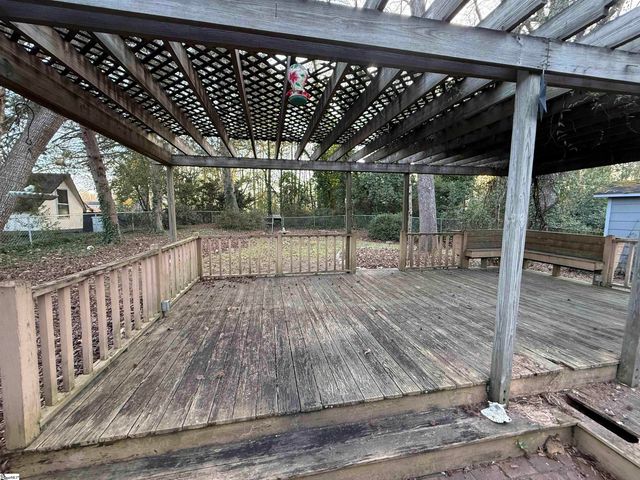 720 Calvert Avenue, Clinton, SC 29325