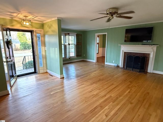 720 Calvert Avenue, Clinton, SC 29325