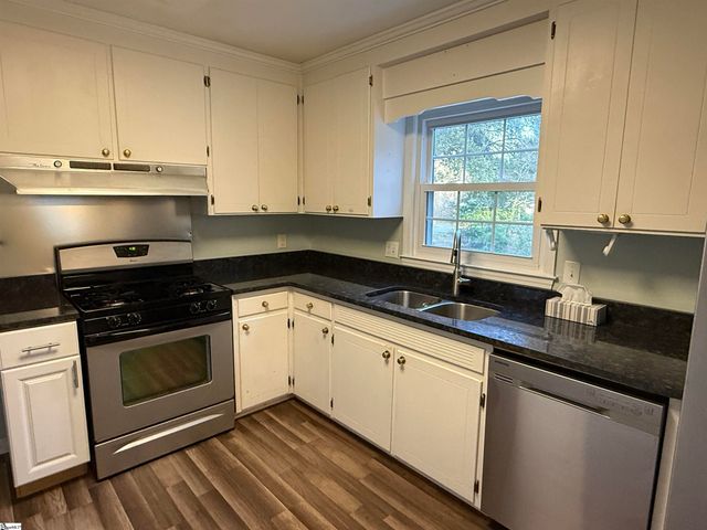 720 Calvert Avenue, Clinton, SC 29325