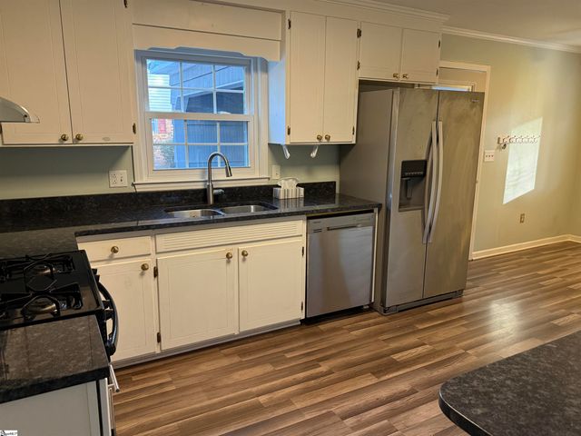 720 Calvert Avenue, Clinton, SC 29325