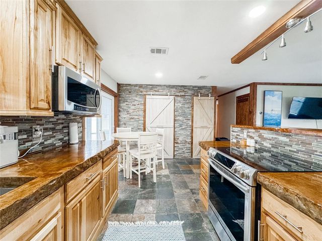 2751 72ND AVENUE DRIVE E, Sarasota, FL 34243