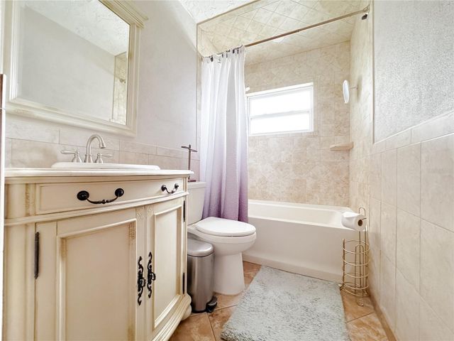 2751 72ND AVENUE DRIVE E, Sarasota, FL 34243