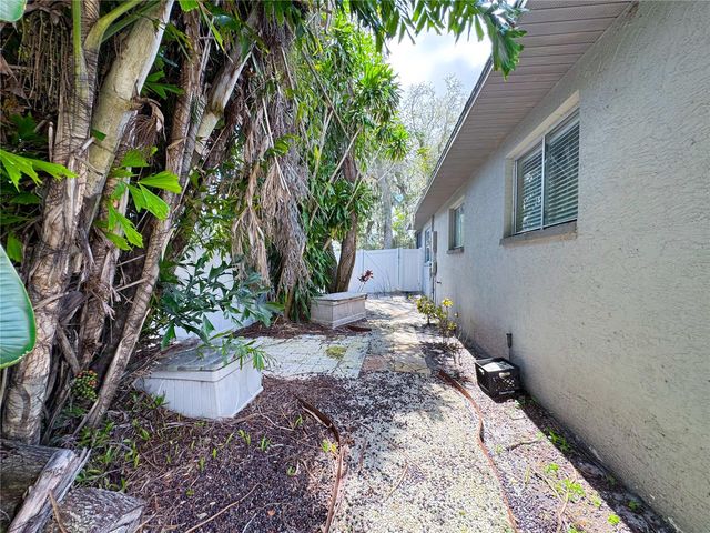 2751 72ND AVENUE DRIVE E, Sarasota, FL 34243